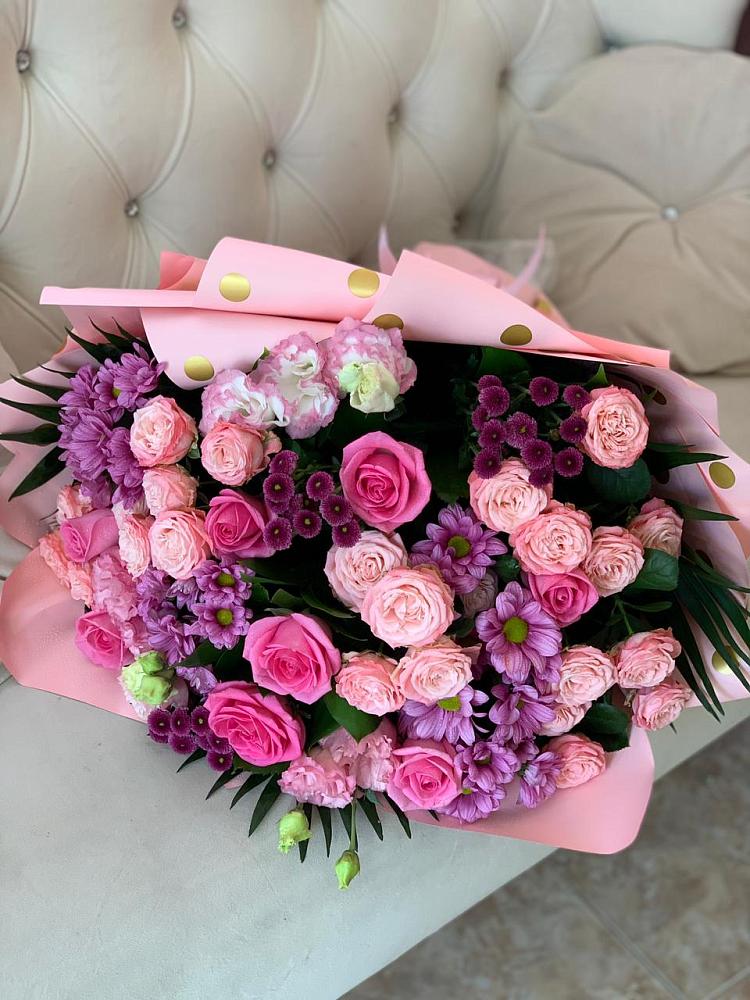 Букет цветов из: Хризантемы, Розы и Лизиантусы в Алферьево