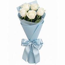 Букет 5 Белых роз Проуд в Алферьево