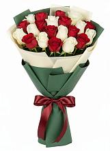 Букет Микс из красных и белых роз в Алферьево