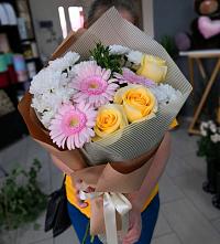 Букет цветов из:  Герберы, Розы и Хризантемы в Алферьево