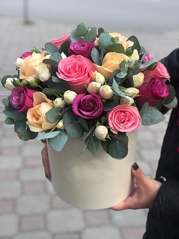 Цветочная композиция из Розы в шляпной коробке в Алферьево