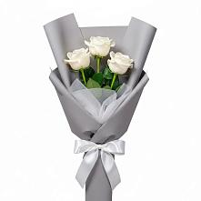 Букет 3 белые розы в Алферьево