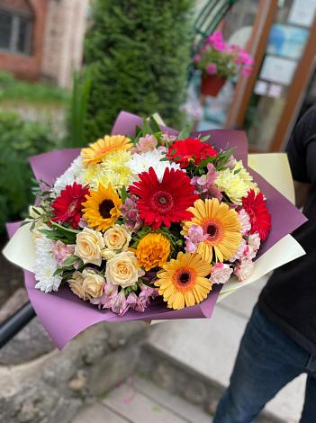 Букет цветов из: Герберы, Ромашки, Хризантемы, Розы и Подсолнухи в Алферьево