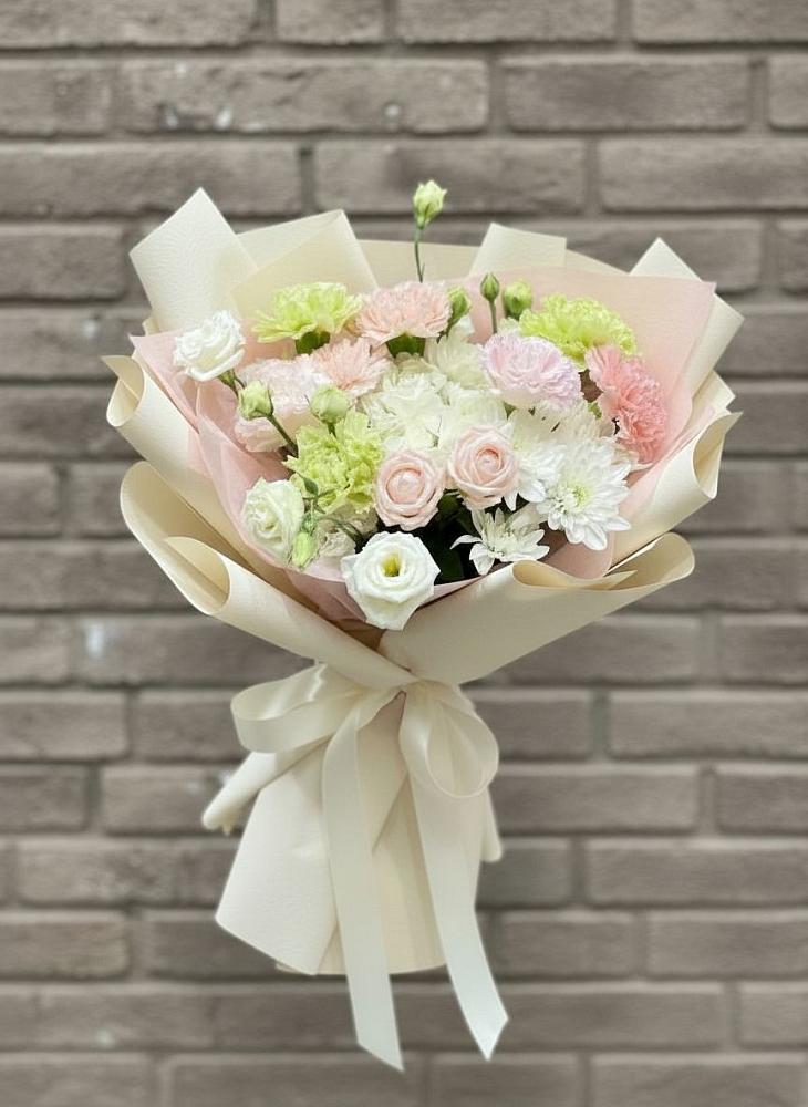 Букет цветов из: Гвоздики, Розы, Лизиантусы и Хризантемы в Алферьево