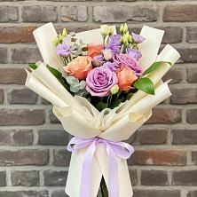 Букет цветов из:  Лизиантусы и Розы в Алферьево