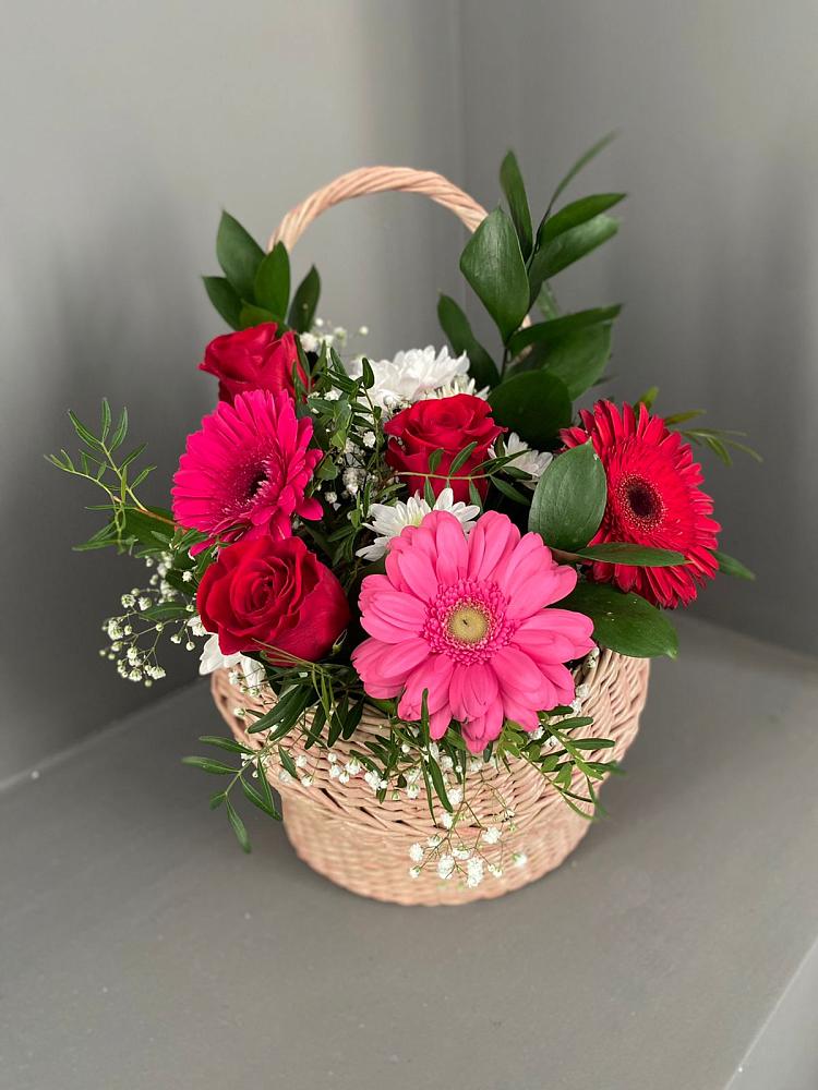 Цветочная композиция из Розы, Хризантемы и Герберы в корзине в Алферьево